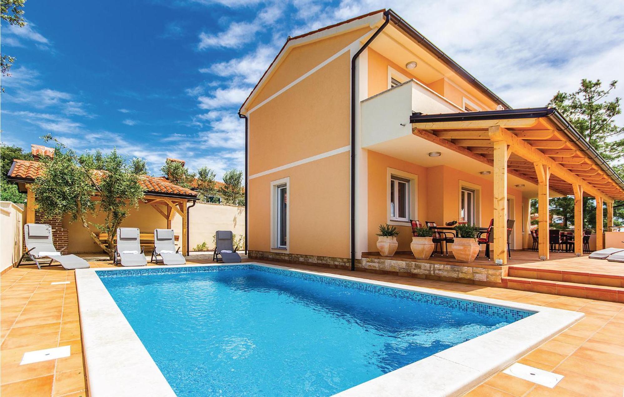 4 Bedroom Lovely In Betiga Ferienhaus *
